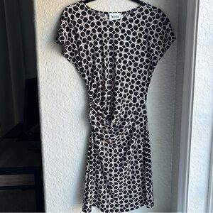 Leota Black & Cream Geometric Ruched Flattering Short Sleeve Stretchy Dress S